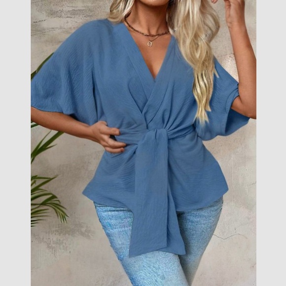 Luxe twist front blouse - Picture 10 of 16